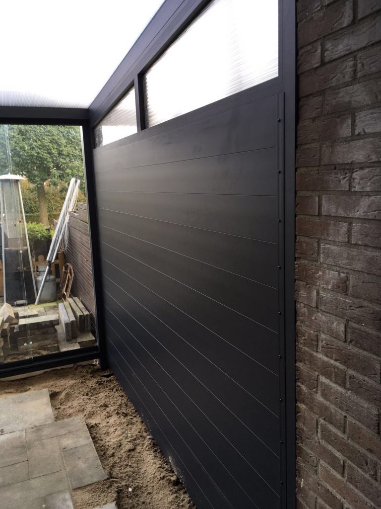 Denk vooruit Slot Integreren Aluminium veranda met zijwanden en glazen schuifpanelen - Milux